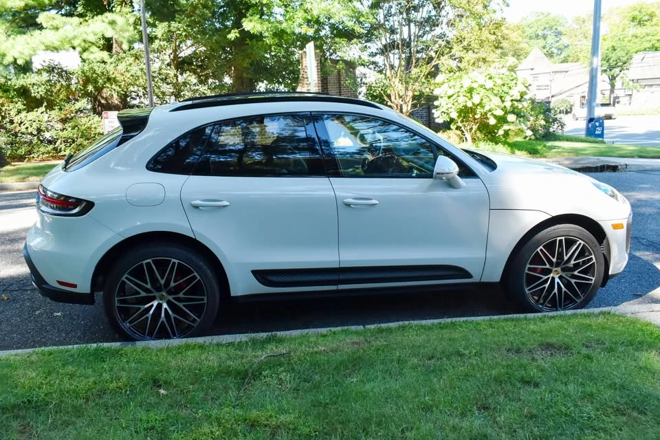 2023 Porsche Macan - Image 7 of 20
