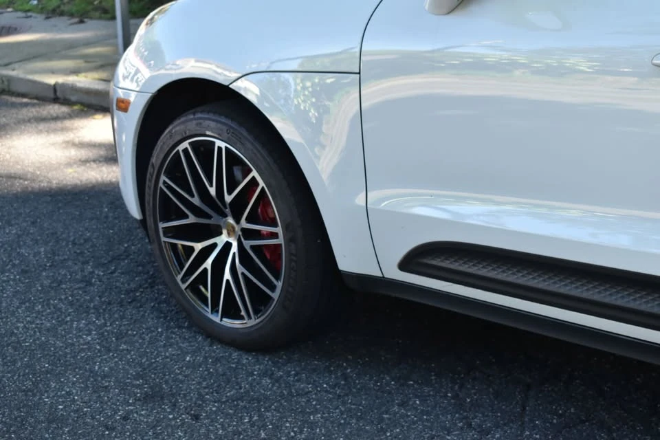 2023 Porsche Macan - Image 11 of 20