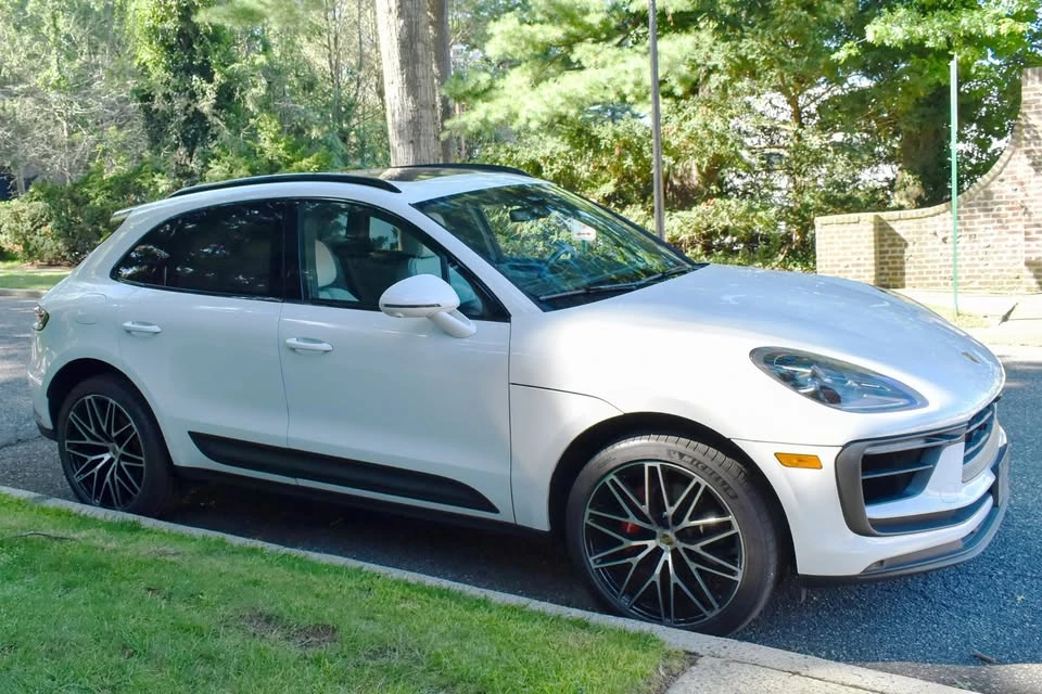 2023 Porsche Macan - Image 9 of 20