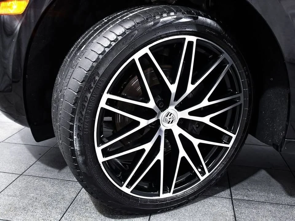 2023 Porsche Macan - Image 7 of 20