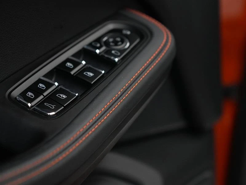 2023 Porsche Macan - Image 14 of 20