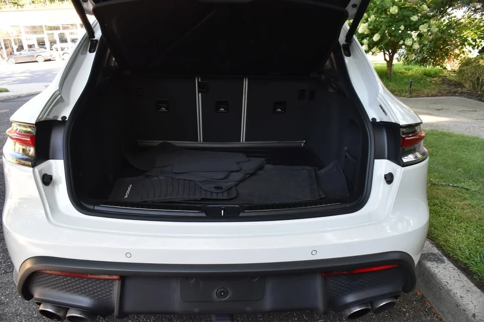 2023 Porsche Macan - Image 13 of 20