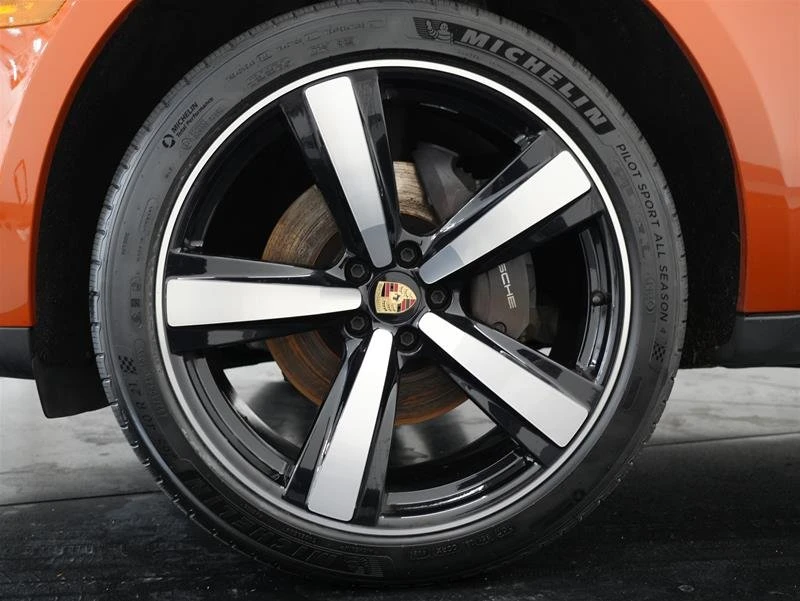 2023 Porsche Macan - Image 11 of 20