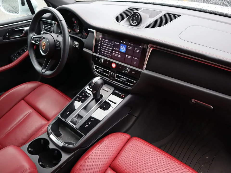2023 Porsche Macan - Image 12 of 20