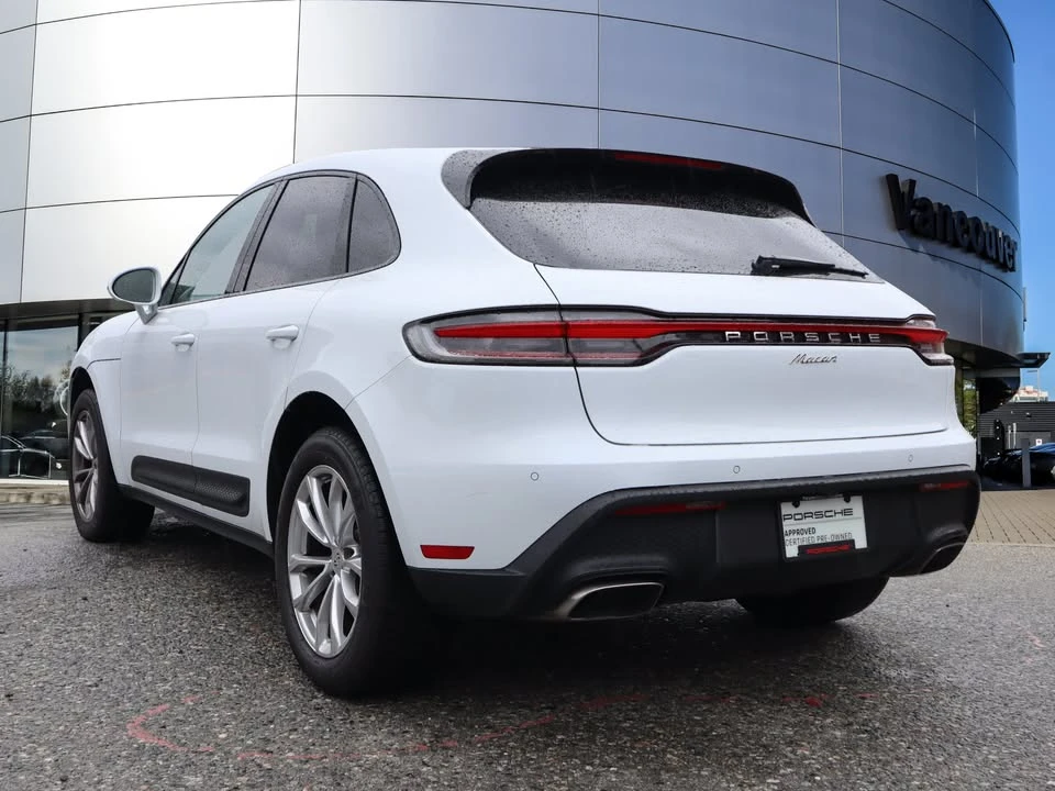 2023 Porsche Macan - Image 17 of 20
