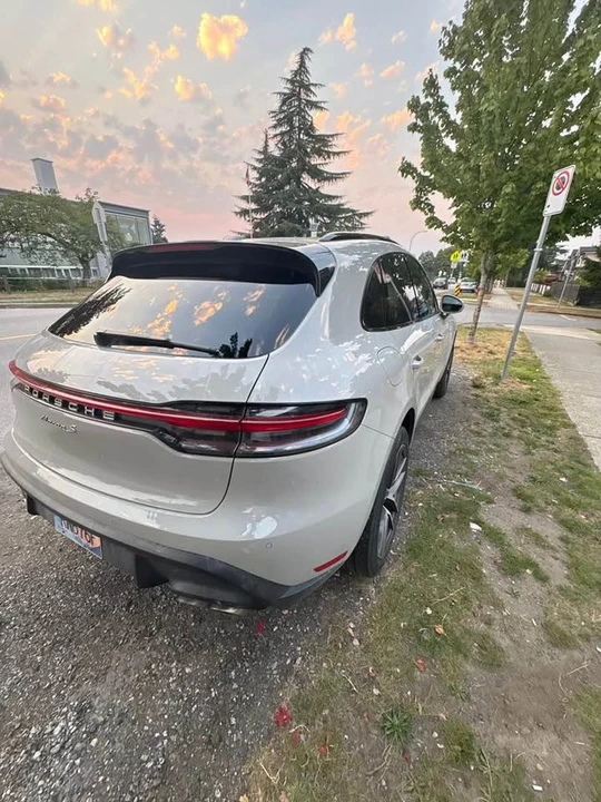 2023 Porsche Macan T - Image 4 of 11