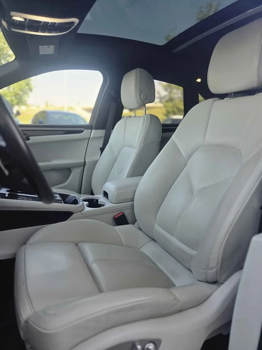2023 Porsche Macan - Image 12 of 19