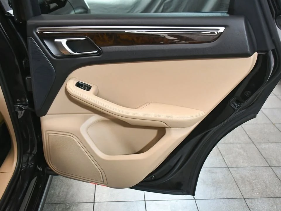 2023 Porsche Macan - Image 12 of 20