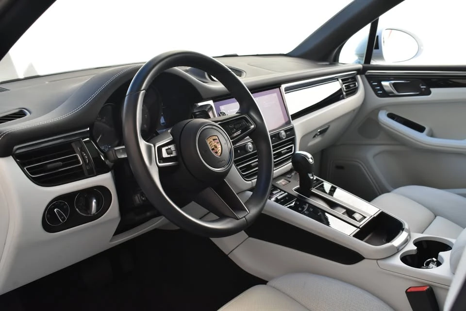 2023 Porsche Macan - Image 14 of 20