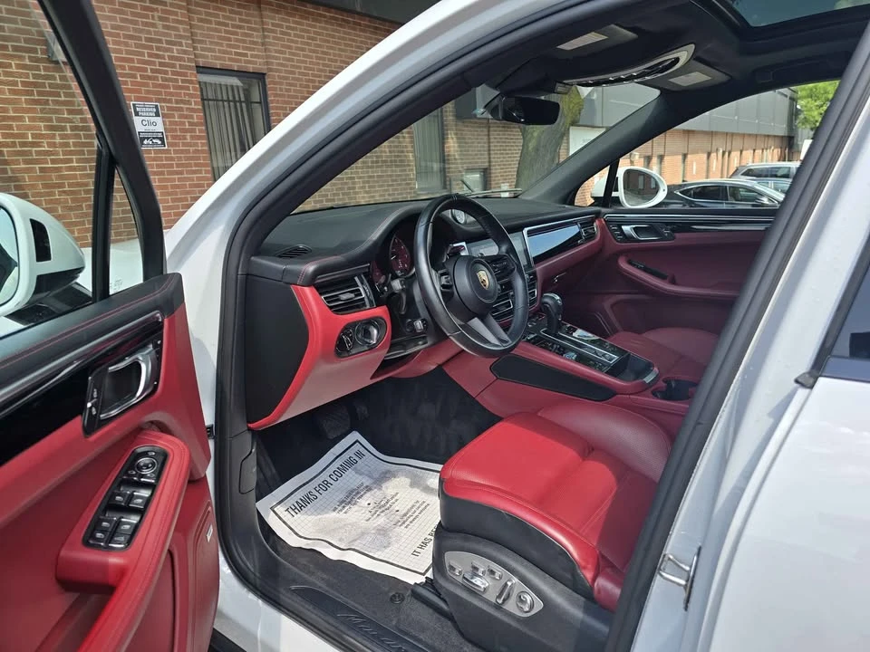 2023 Porsche Macan - Image 15 of 20