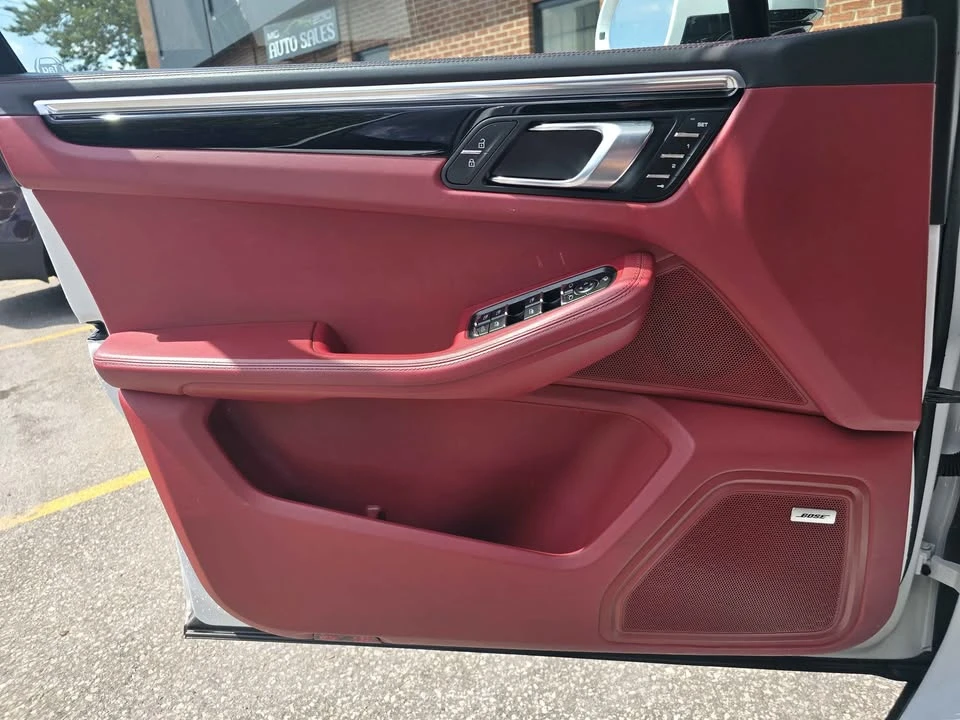 2023 Porsche Macan - Image 17 of 20