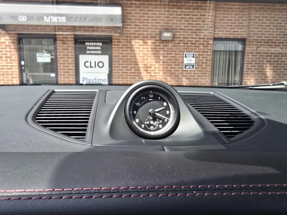 2023 Porsche Macan - Image 19 of 20