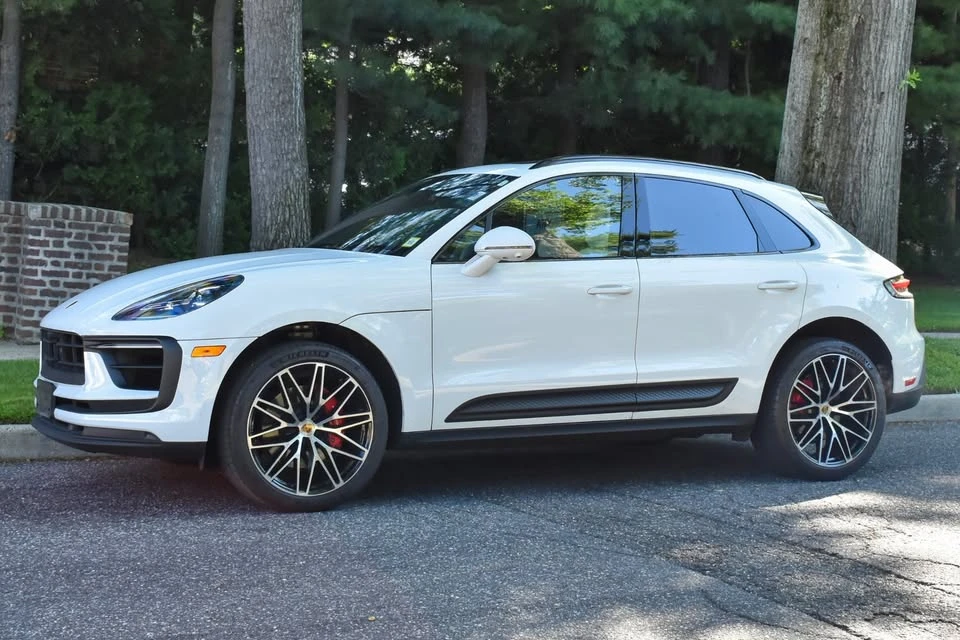 2023 Porsche Macan - Image 2 of 20