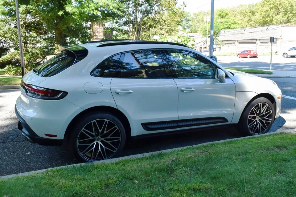 2023 Porsche Macan - Image 6 of 20