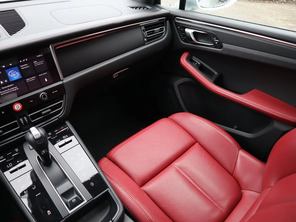2023 Porsche Macan - Image 9 of 20
