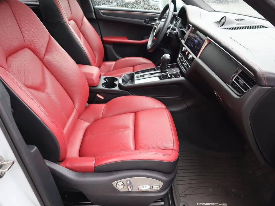 2023 Porsche Macan - Image 13 of 20