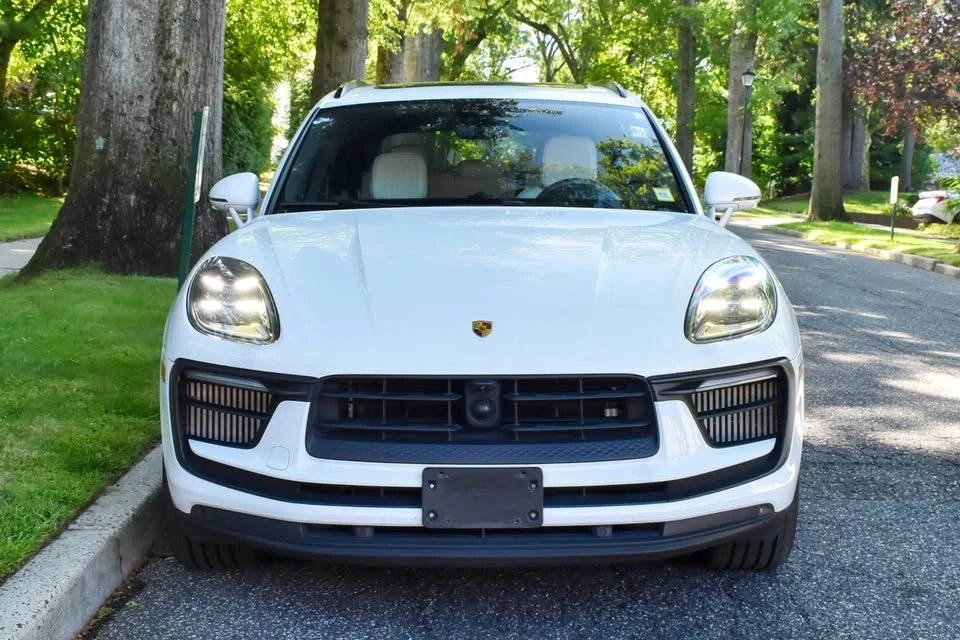 2023 Porsche Macan - Image 10 of 20