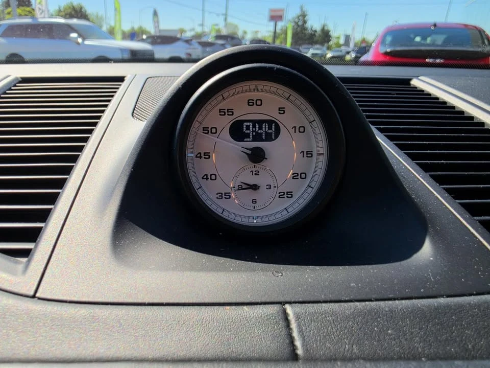2023 Porsche Macan - Image 12 of 16