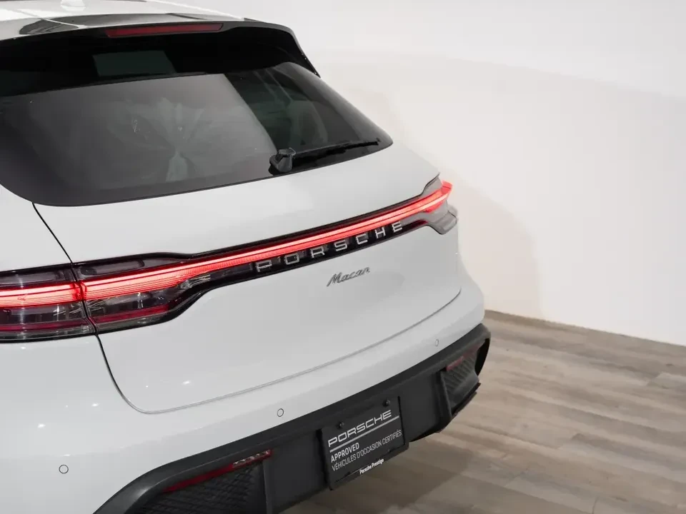 2023 Porsche Macan - Image 12 of 20