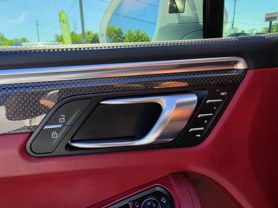 2023 Porsche Macan - Image 10 of 16