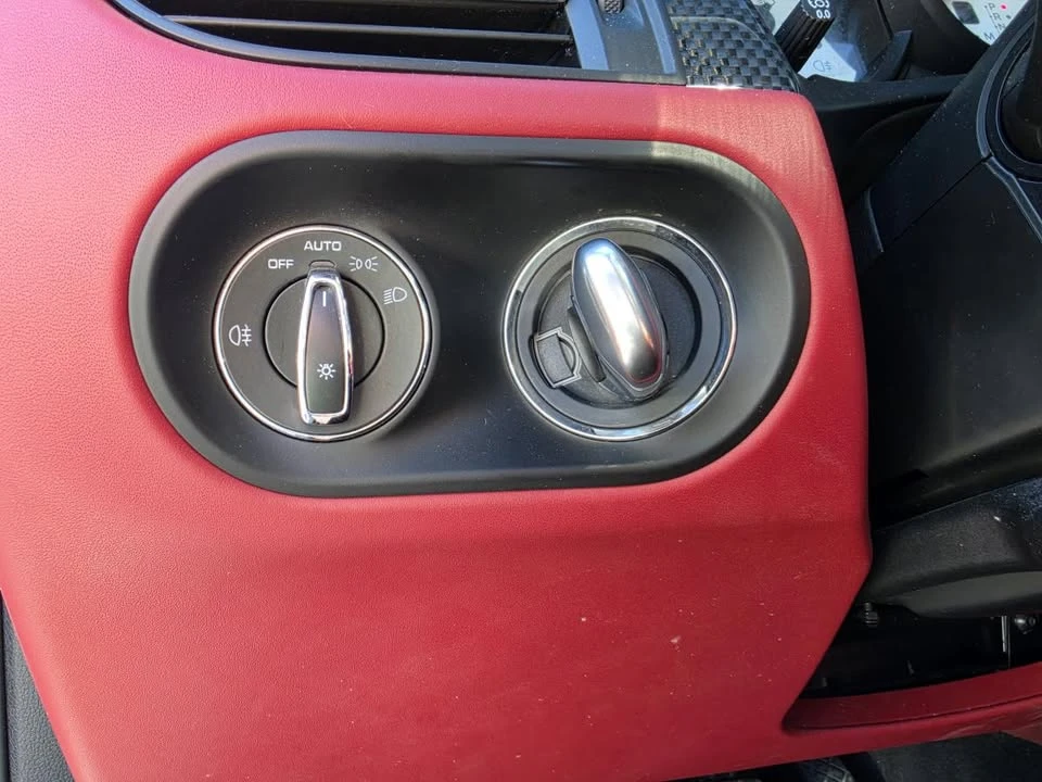 2023 Porsche Macan - Image 11 of 16