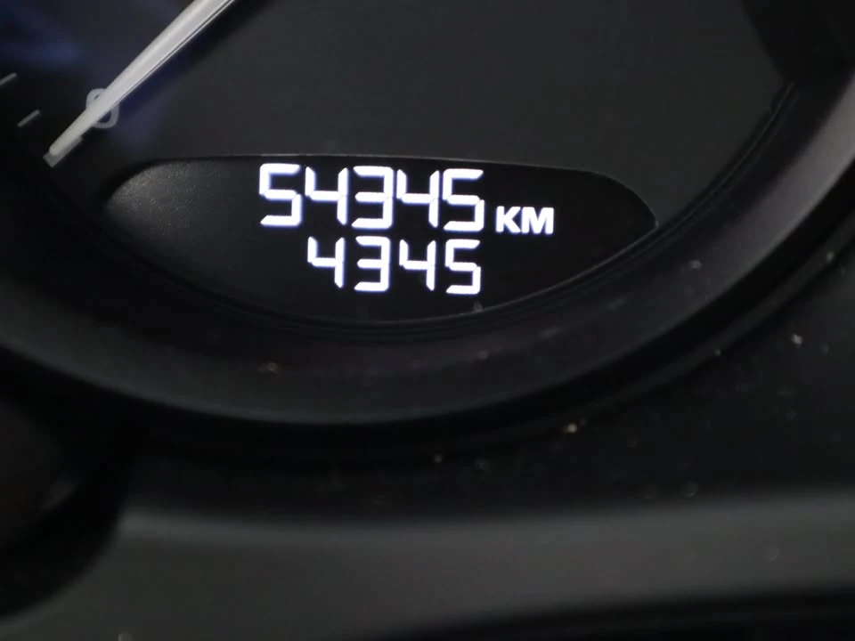 2023 Porsche Macan - Image 16 of 20