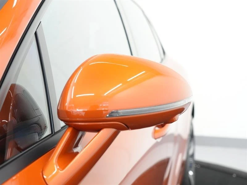 2023 Porsche Macan - Image 12 of 20