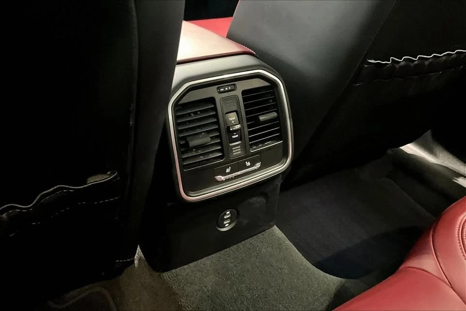 2023 Porsche Macan T - Image 10 of 10