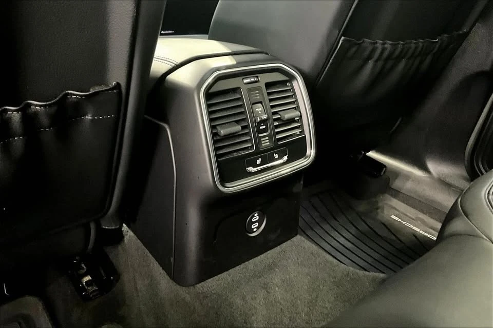 2023 Porsche Macan T - Image 10 of 10