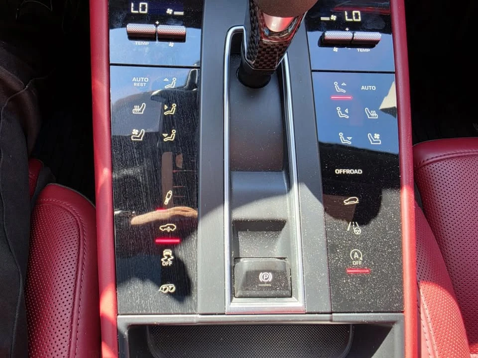 2023 Porsche Macan - Image 15 of 16