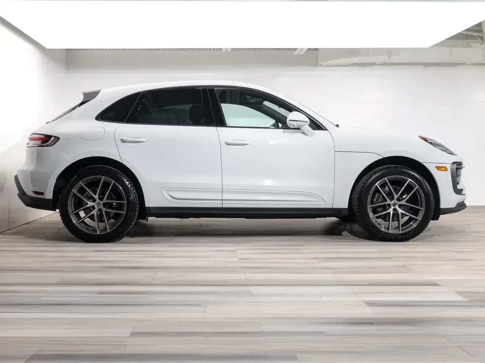 2023 Porsche Macan - Image 15 of 20