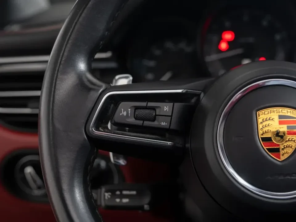 2023 Porsche Macan - Image 19 of 20