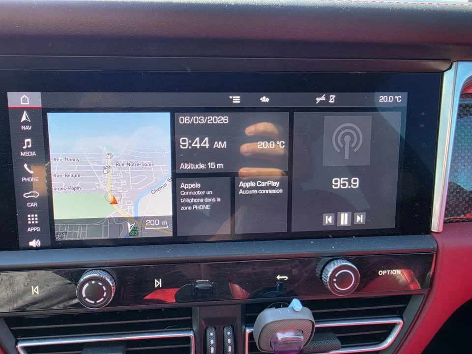 2023 Porsche Macan - Image 13 of 16