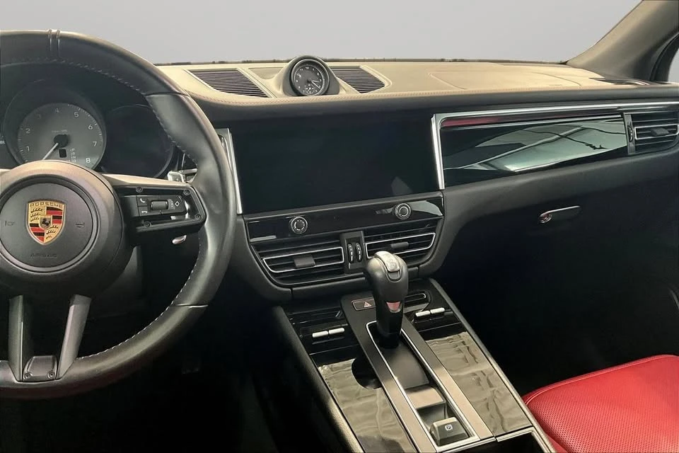 2023 Porsche Macan T - Image 9 of 10