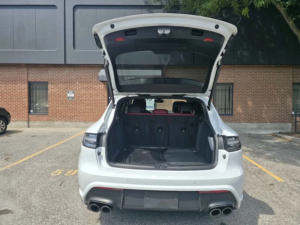 2023 Porsche Macan - Image 6 of 20
