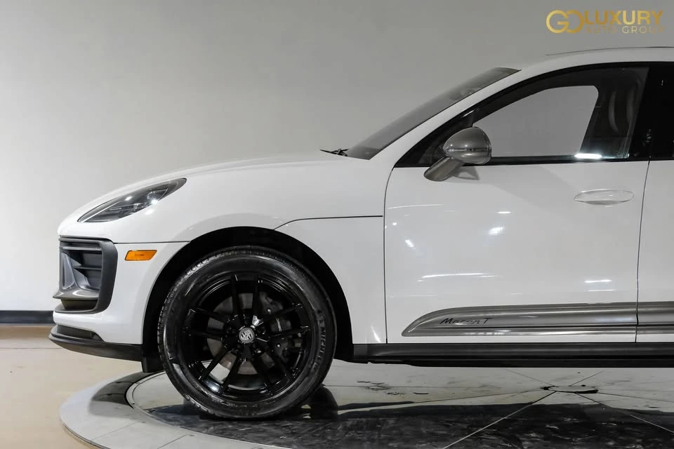 2023 Porsche Macan - Image 11 of 17