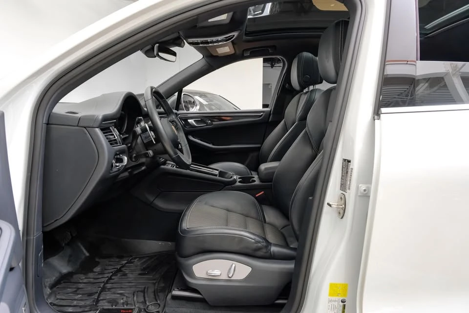 2023 Porsche Macan - Image 5 of 17
