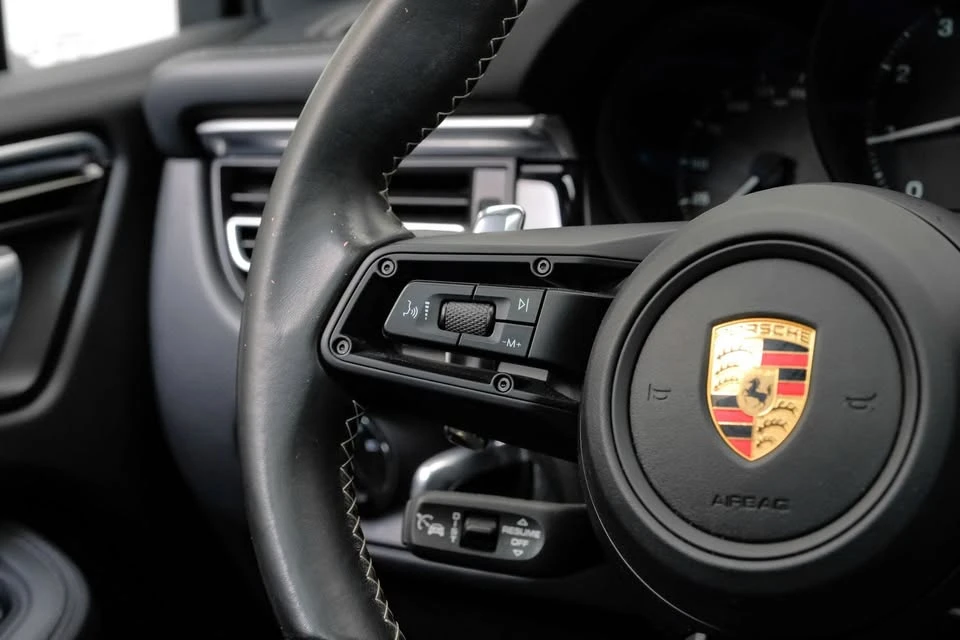 2023 Porsche Macan - Image 17 of 17