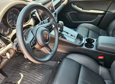 2023 Porsche Macan - Image 10 of 12