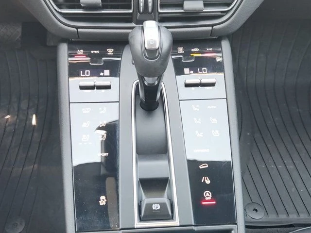 2023 Porsche Macan T - Image 19 of 20