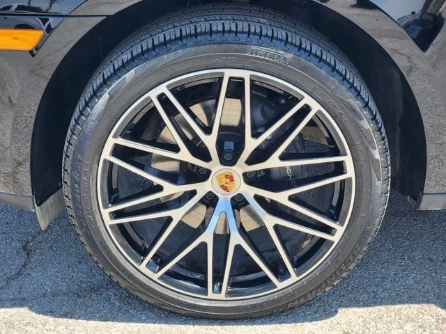 2023 Porsche Macan T - Image 10 of 20