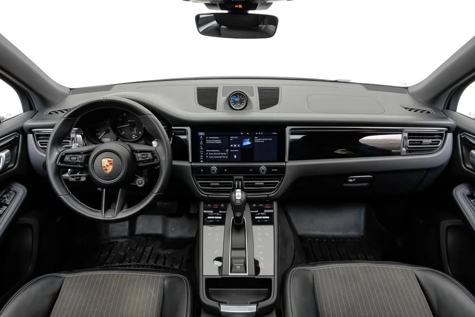 2023 Porsche Macan - Image 15 of 17