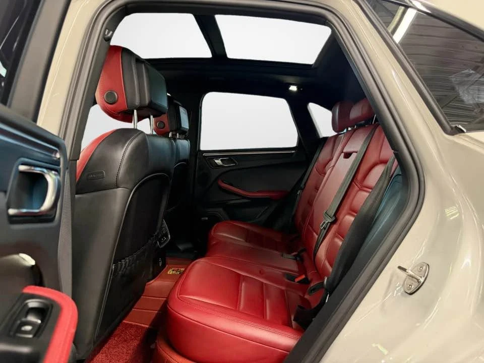 2023 Porsche Macan - Image 11 of 18