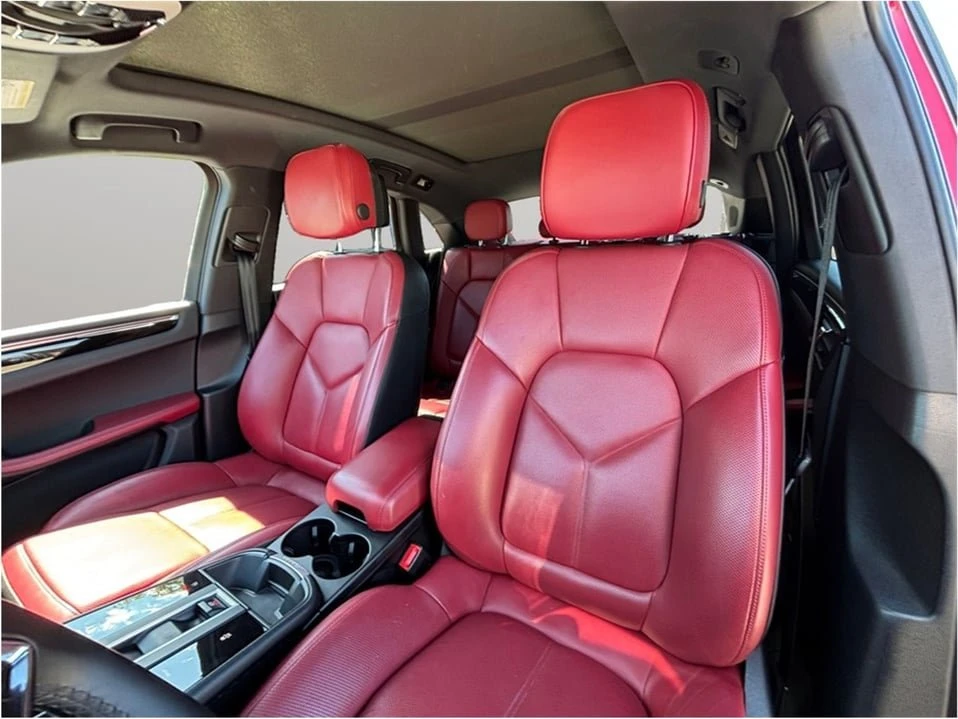 2023 Porsche Macan - Image 19 of 20