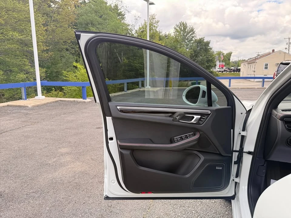 2023 Porsche Macan T - Image 9 of 20
