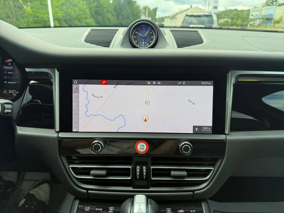 2023 Porsche Macan T - Image 17 of 20