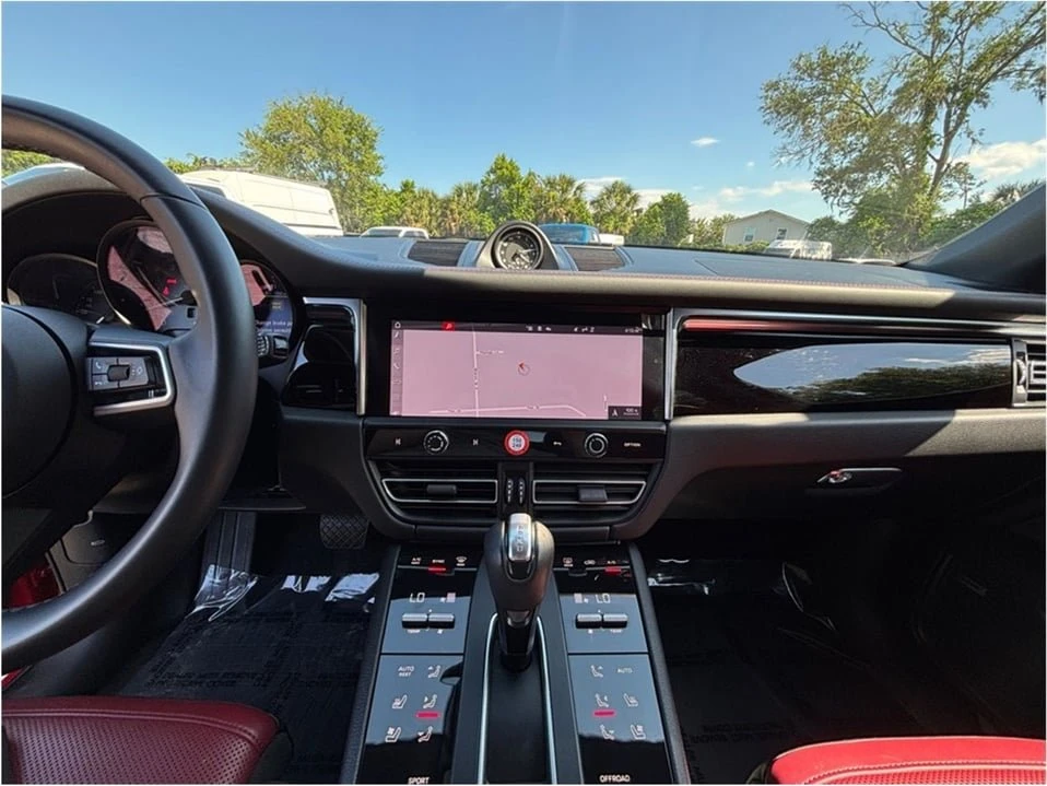 2023 Porsche Macan - Image 11 of 20
