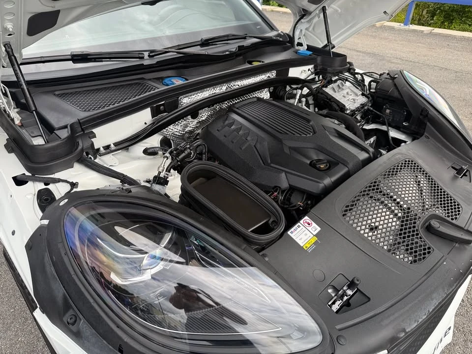 2023 Porsche Macan T - Image 19 of 20