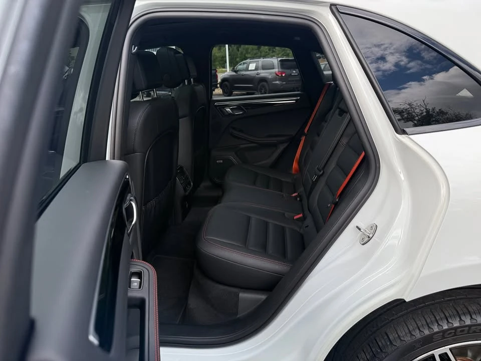 2023 Porsche Macan T - Image 18 of 20