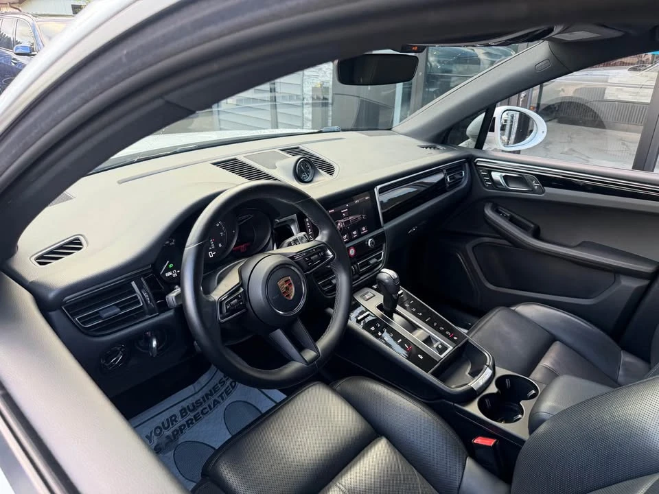 2023 Porsche Macan - Image 9 of 20